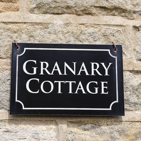 Holiday home Granary *